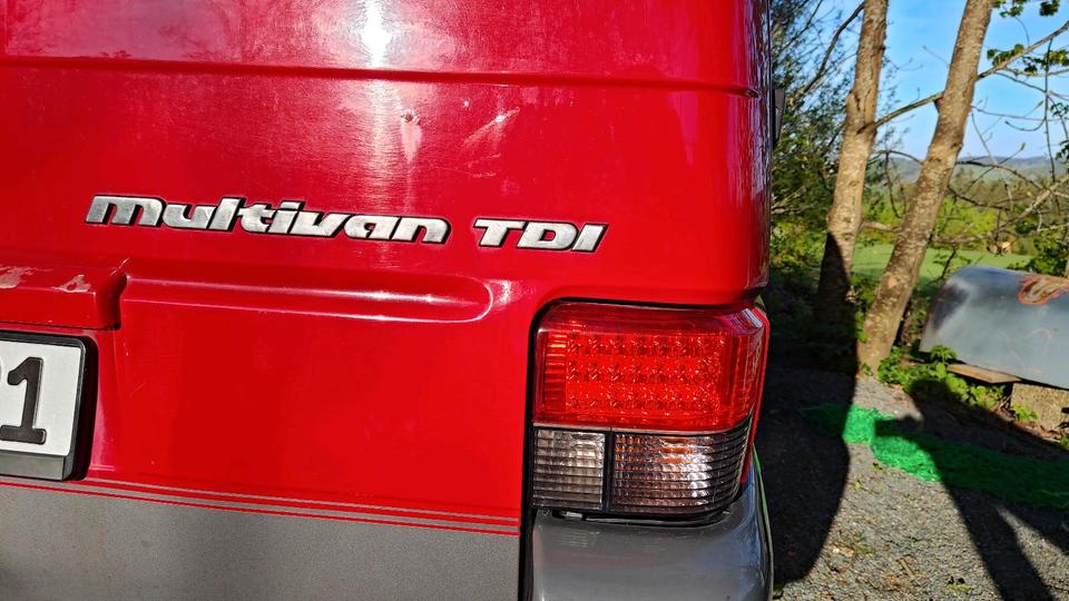 VW T4 Multivan 2.5 TDI пробіг: 516098 рік: November 1997 Diesel потужність:102 PS коробка: Manuell ціна: 3900 - Фото 2