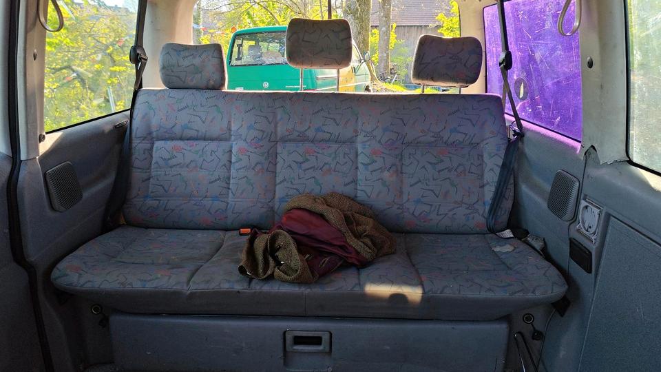 VW T4 Multivan 2.5 TDI пробіг: 516098 рік: November 1997 Diesel потужність:102 PS коробка: Manuell ціна: 3900 - Фото 5