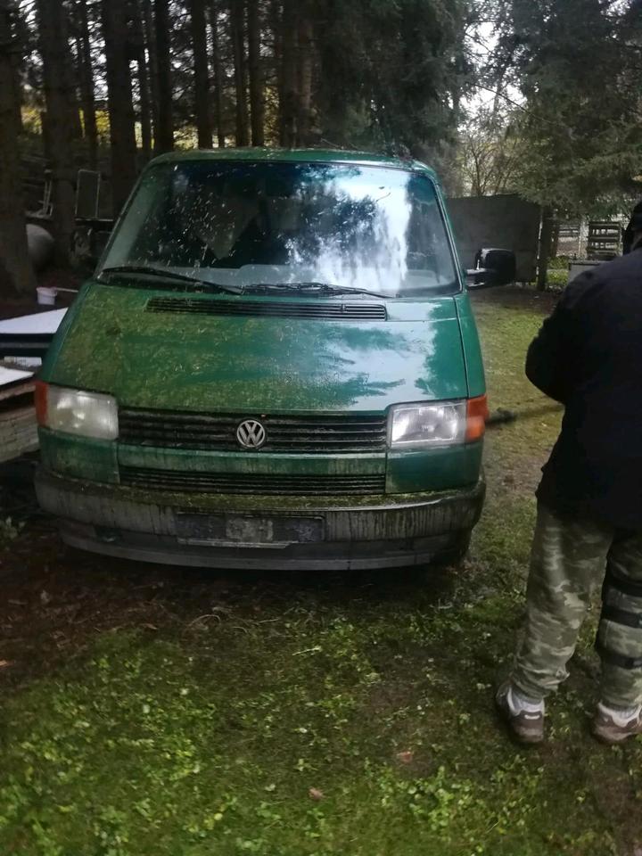 Дешевий бус з Европи VW T4 Multivan  пробіг: 490000 рік: Februar 1994 Diesel потужність:101 PS коробка: Manuell ціна: 2850 - Фото 1