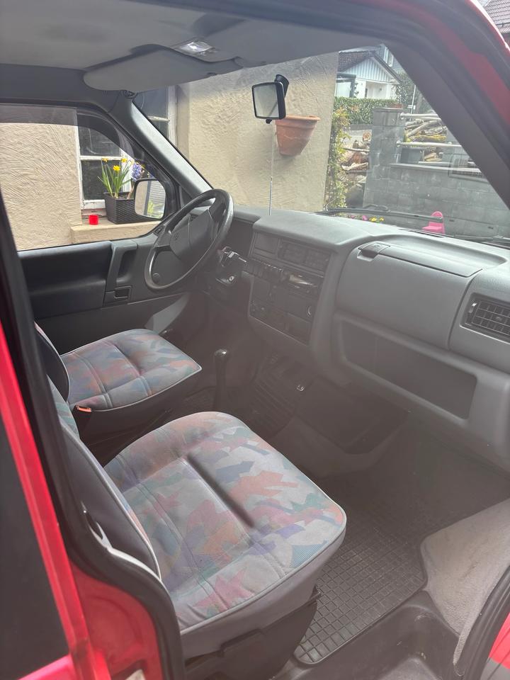 Надійне авто VW T4 Multivan пробіг: 308812 Diesel потужність:68 PS коробка: Manuell ціна: 3900 - Фото 3