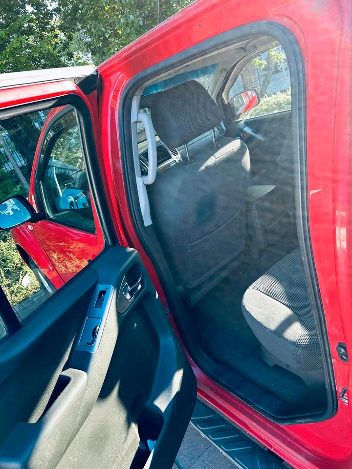 Надійне авто з Європи Nissan navara 4x4  пробіг: 275769 Diesel потужність:174 PS коробка: Manuell ціна: 6000 - Фото 5
