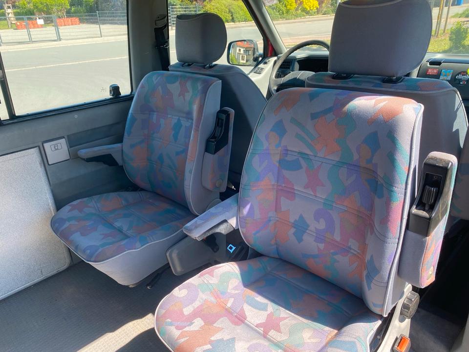 VW T4 Multivan Allstar 1.9TD, 7 Sitze Bus Camper Van пробіг: 345035 рік: Januar 1996 Diesel потужність:68 PS коробка: Manuell 4/5 ціна: 2490 - Фото 11