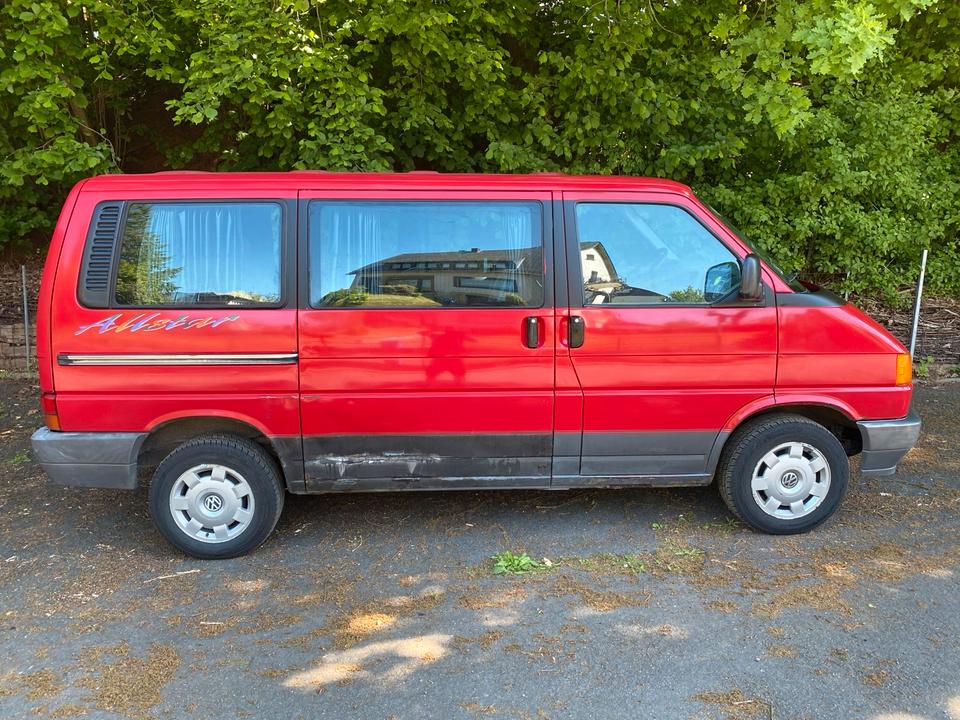 VW T4 Multivan Allstar 1.9TD, 7 Sitze Bus Camper Van пробіг: 345035 рік: Januar 1996 Diesel потужність:68 PS коробка: Manuell 4/5 ціна: 2490 - Фото 6
