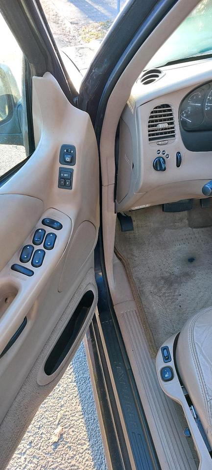 Авто з Европи для військових Ford Explorer  пробіг: 136800 рік: März 2000 Benzin потужність:204 PS Euro2 ціна: 5999 - Фото 10
