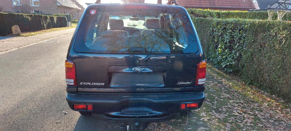 Авто з Европи для військових Ford Explorer  пробіг: 136800 рік: März 2000 Benzin потужність:204 PS Euro2 ціна: 5999 - Фото 2