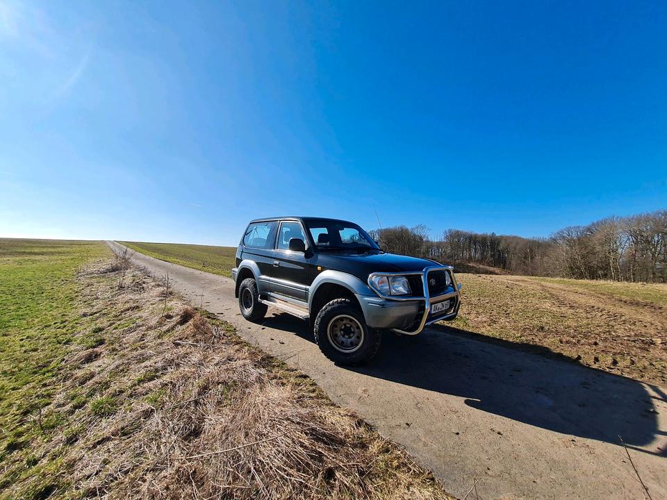 Купити надійне авто Toyota Land Cruiser KZJ 90 пробіг: 425000 Diesel коробка: Manuell коробка: Manuell ціна: 6000 - Фото 3
