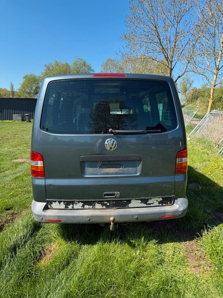 Авто з Європи T5 Multivan  Beach 2,5 TDI SHZ,Turboschaden  пробіг: 488963 рік: Mai 2006 Diesel потужність:174 PS коробка: Manuell Grau - Фото 4