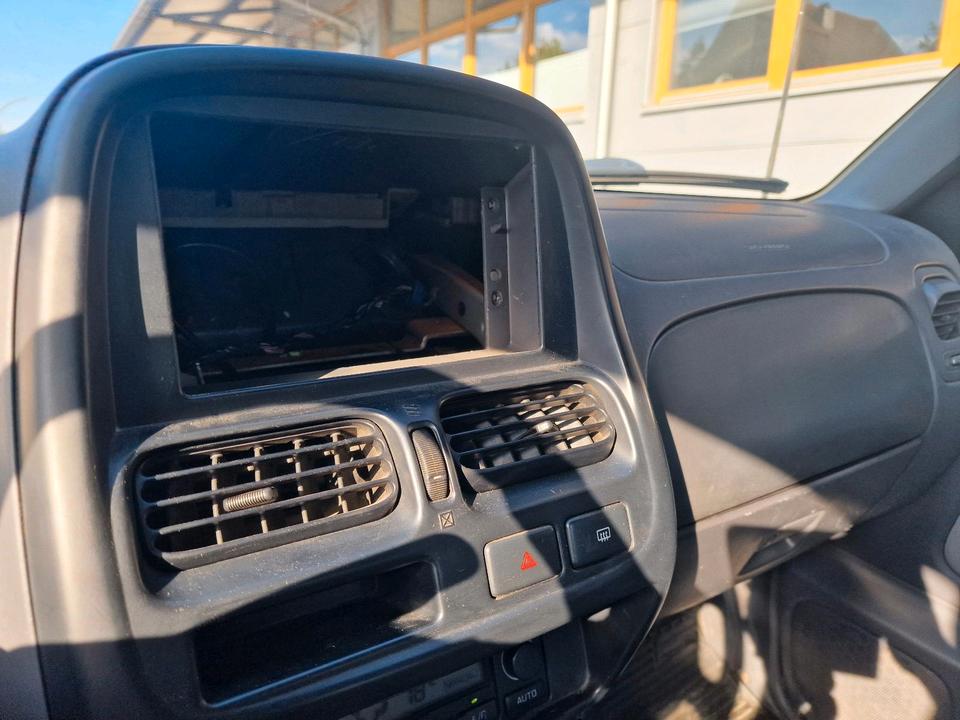 Купити позашляховик Nissan PickUp/2.5TD/Limited Edition  пробіг: 167000 Diesel потужність:101 PS коробка: Manuell ціна: 4999 - Фото 13