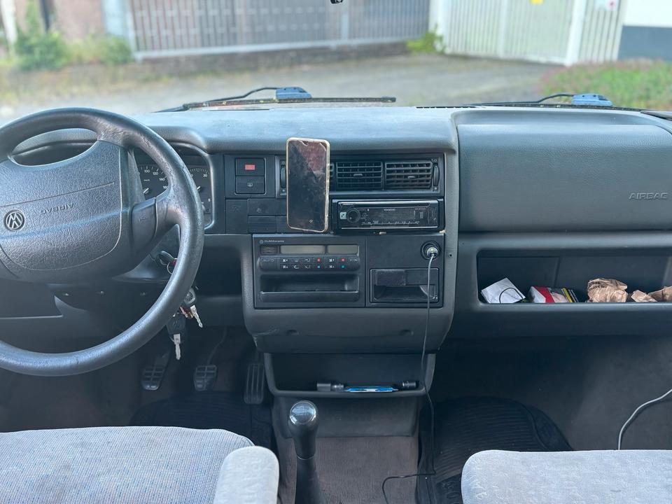Volkswagen t4 multivan пробіг: 352023 рік: Mai 1997 Diesel потужність:102 PS коробка: Manuell ціна: 4000 - Фото 1