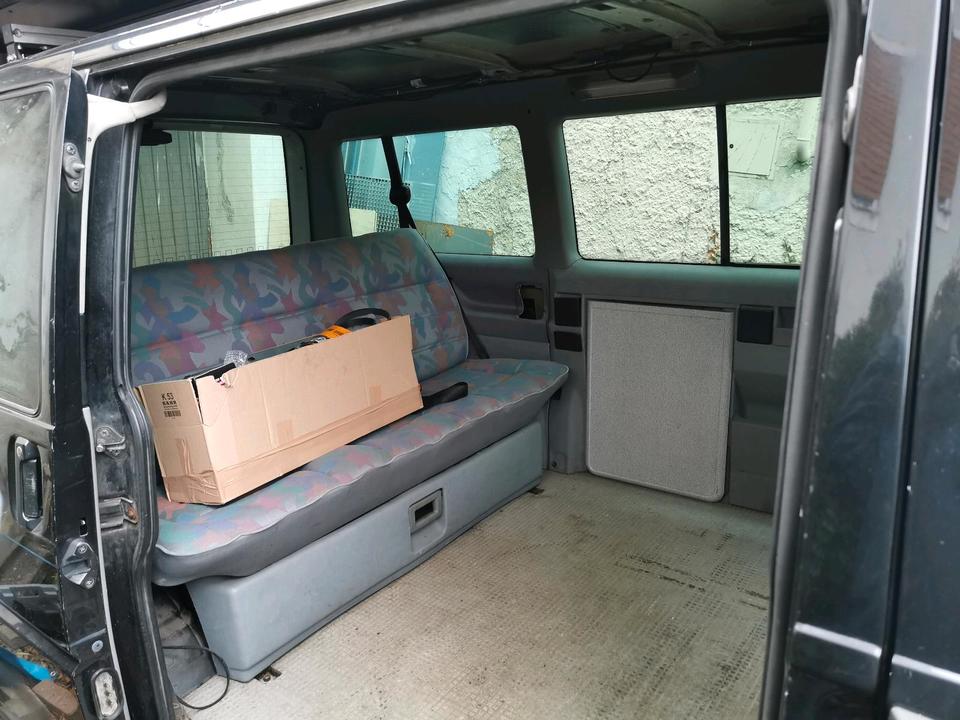 Допомога в пошуку та придбанні авто VW T4 Multivan TDI Acv lange Front пробіг: 460000 рік: März 1999 Diesel потужність:102 PS коробка: Manuell ціна: 3500 - Фото 7