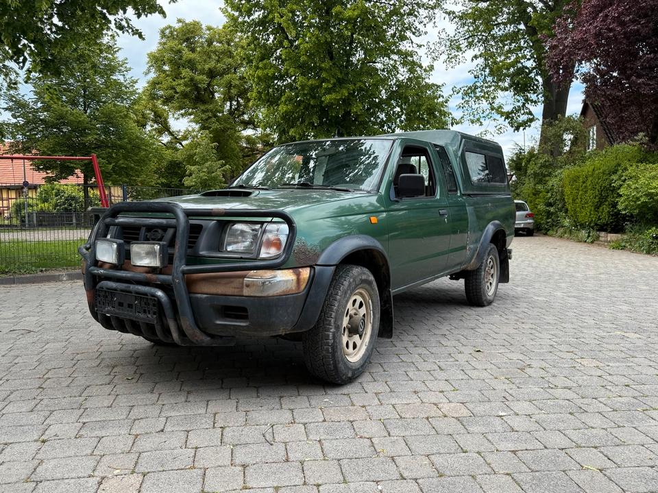 Nissan Navara D22 Pickup Hardtop 4x4 пробіг: 194000 рік: September 1998 Diesel потужність:103 PS коробка: Manuell ціна: 3999 - Фото 0