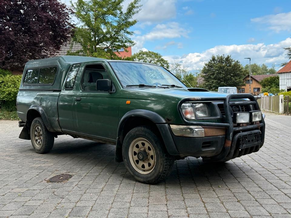 Nissan Navara D22 Pickup Hardtop 4x4 пробіг: 194000 рік: September 1998 Diesel потужність:103 PS коробка: Manuell ціна: 3999 - Фото 1