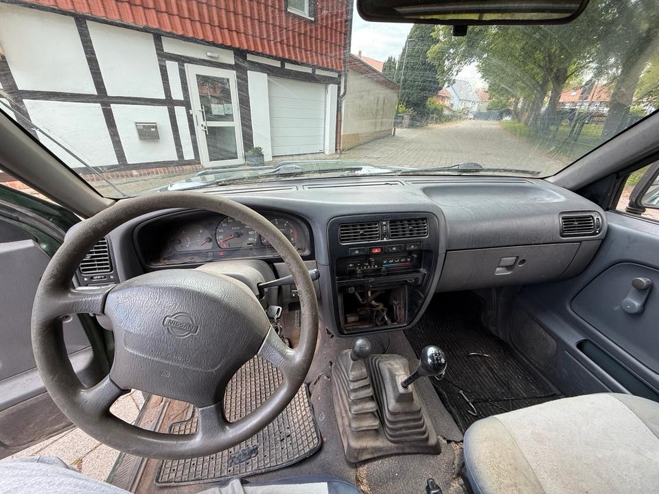 Nissan Navara D22 Pickup Hardtop 4x4 пробіг: 194000 рік: September 1998 Diesel потужність:103 PS коробка: Manuell ціна: 3999 - Фото 4