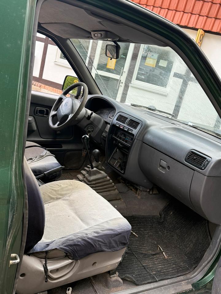 Nissan Navara D22 Pickup Hardtop 4x4 пробіг: 194000 рік: September 1998 Diesel потужність:103 PS коробка: Manuell ціна: 3999 - Фото 9