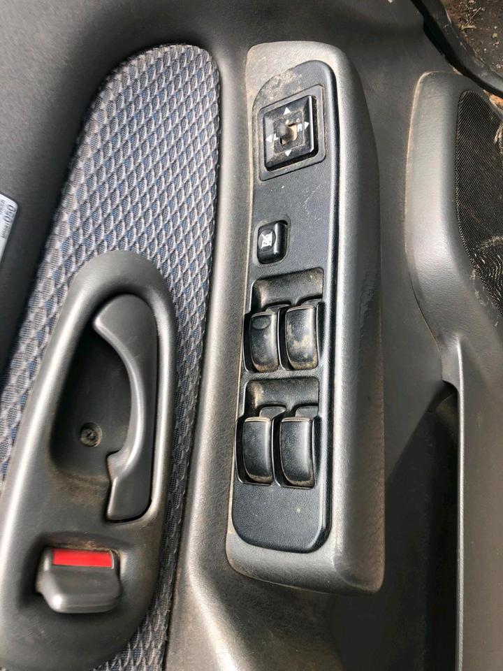 Mitsubishi L200 PickUp 4x4 пробіг: 241785 рік: Juni 2003 Diesel потужність:115 PS коробка: Manuell ціна: 5499 - Фото 6