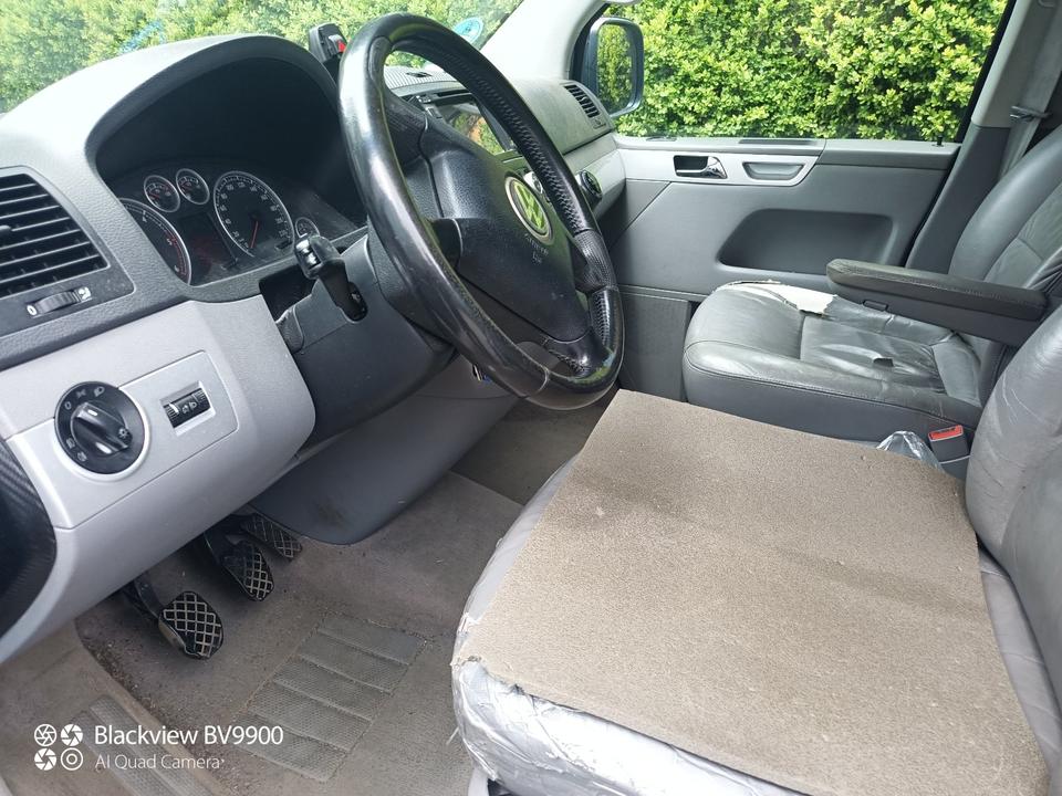 VW T5 Multivan пробіг: 465000 рік: April 2003 Diesel потужність:174 PS коробка: Manuell Mai 2025 ціна: 2600 - Фото 4