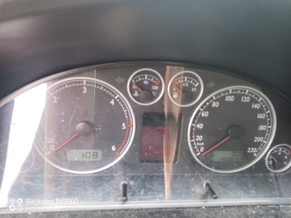 VW T5 Multivan пробіг: 465000 рік: April 2003 Diesel потужність:174 PS коробка: Manuell Mai 2025 ціна: 2600 - Фото 6
