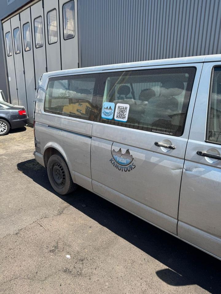 Volkswagen T5 Multivan 2.5 TDI HECKSCAHDEN Motor Läuft пробіг: 230000 рік: Oktober 2004 Diesel потужність:131 PS Van/Bus ціна: 2250 - Фото 2