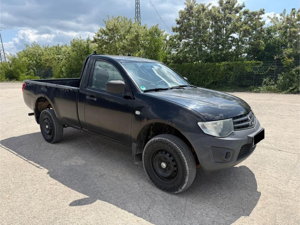 Потужне авто Mitsubishi L200 2.5D 4x4 1-Kabine Klima AHK рік: März 2011 потужність:136 PS Diesel ціна: 5900 - Фото 0