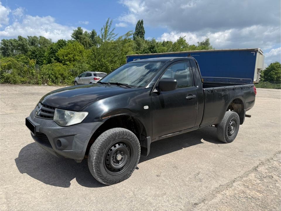 Потужне авто Mitsubishi L200 2.5D 4x4 1-Kabine Klima AHK рік: März 2011 потужність:136 PS Diesel ціна: 5900 - Фото 1