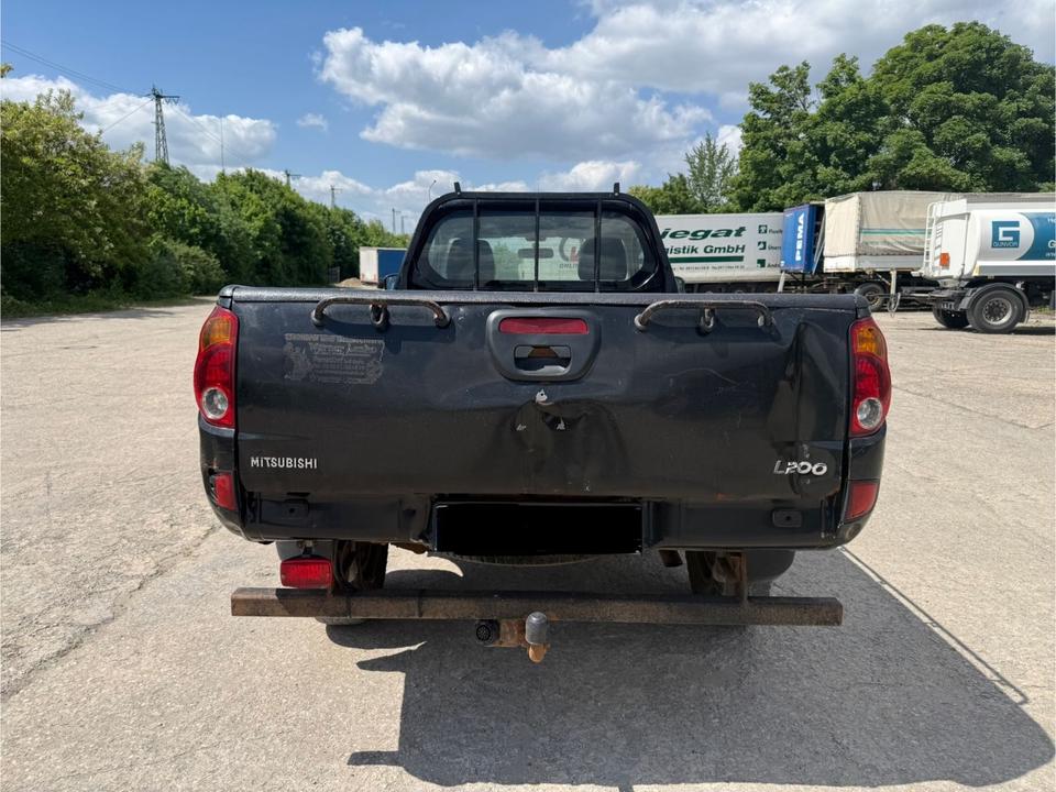 Потужне авто Mitsubishi L200 2.5D 4x4 1-Kabine Klima AHK рік: März 2011 потужність:136 PS Diesel ціна: 5900 - Фото 3