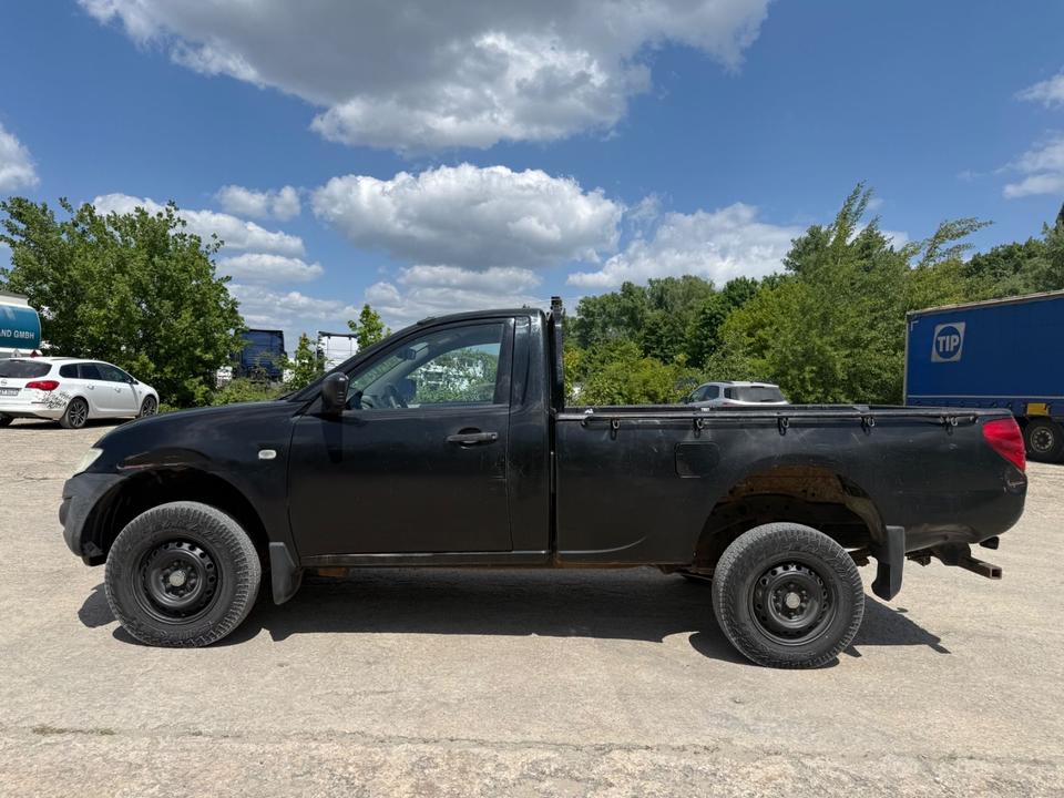 Потужне авто Mitsubishi L200 2.5D 4x4 1-Kabine Klima AHK рік: März 2011 потужність:136 PS Diesel ціна: 5900 - Фото 5