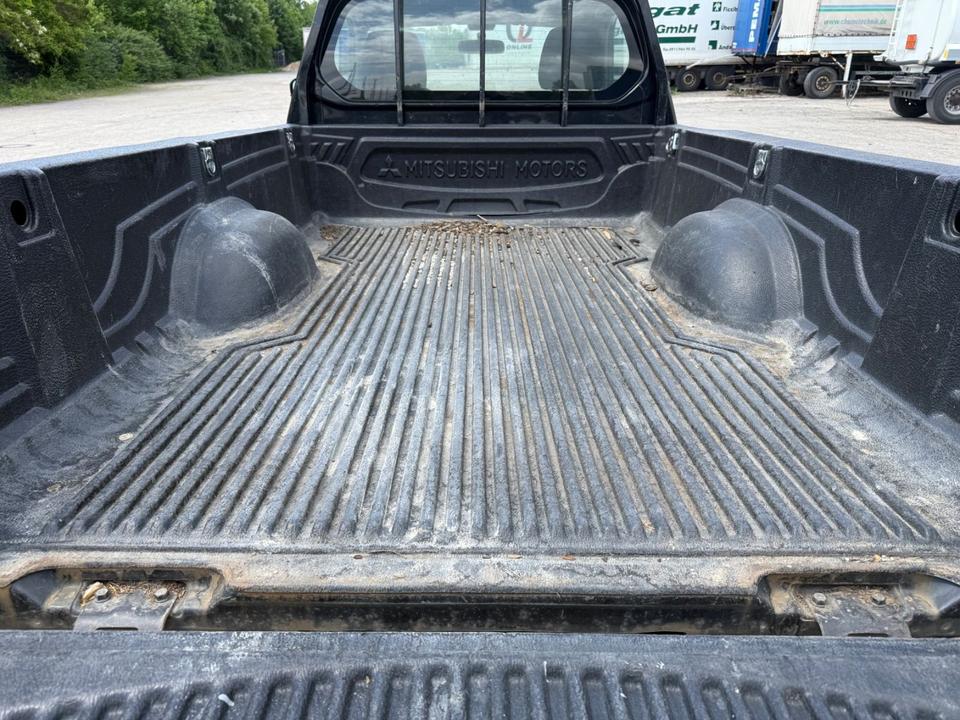 Потужне авто Mitsubishi L200 2.5D 4x4 1-Kabine Klima AHK рік: März 2011 потужність:136 PS Diesel ціна: 5900 - Фото 7