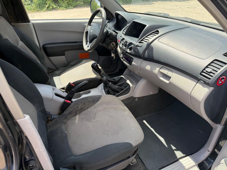 Потужне авто Mitsubishi L200 2.5D 4x4 1-Kabine Klima AHK рік: März 2011 потужність:136 PS Diesel ціна: 5900 - Фото 8