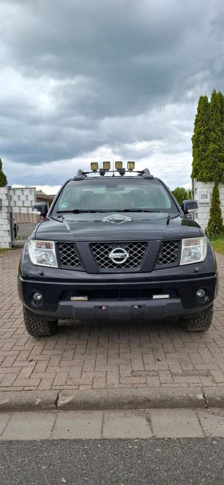 Nissan Navara Pickup Double Cab LE 4X4 пробіг: 305116 рік: September 2009 Diesel потужність:171 PS коробка: Automatik ціна: 3850 - Фото 0