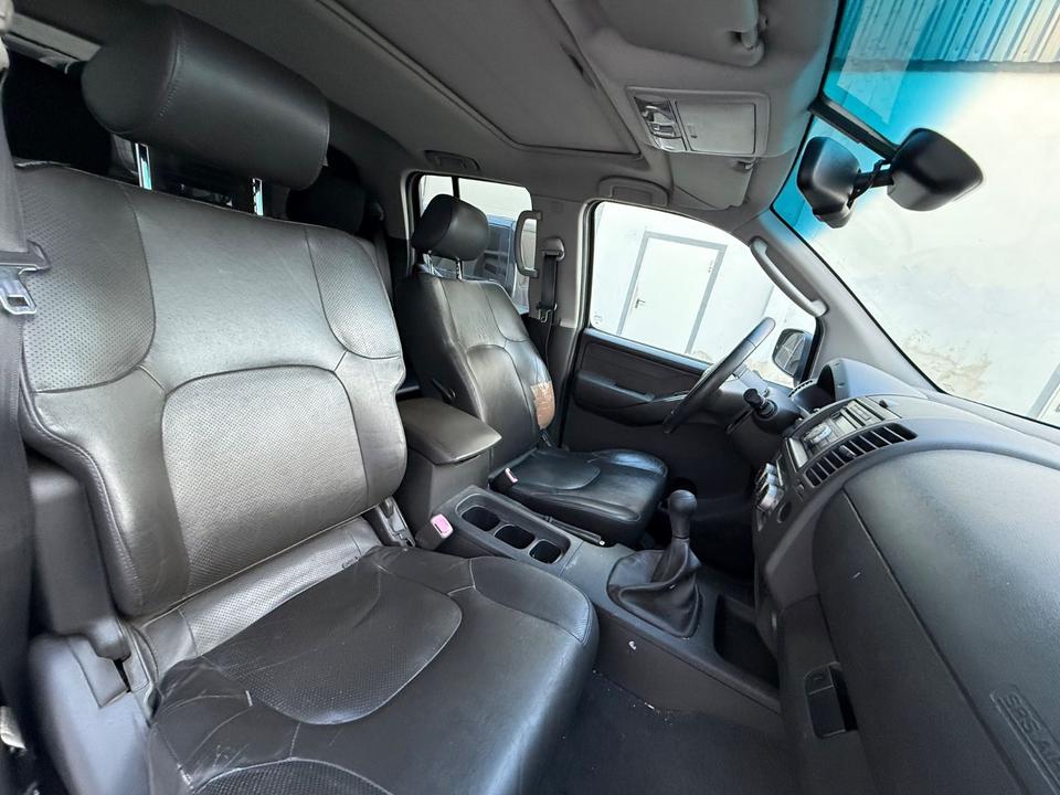 Nissan Navara Pickup Double Cab LE 4X4,Voll пробіг: 269000 рік: Oktober 2006 Diesel потужність:171 PS  коробка: Manuell ціна: 5999 Schwarz Euro4 - Фото 12