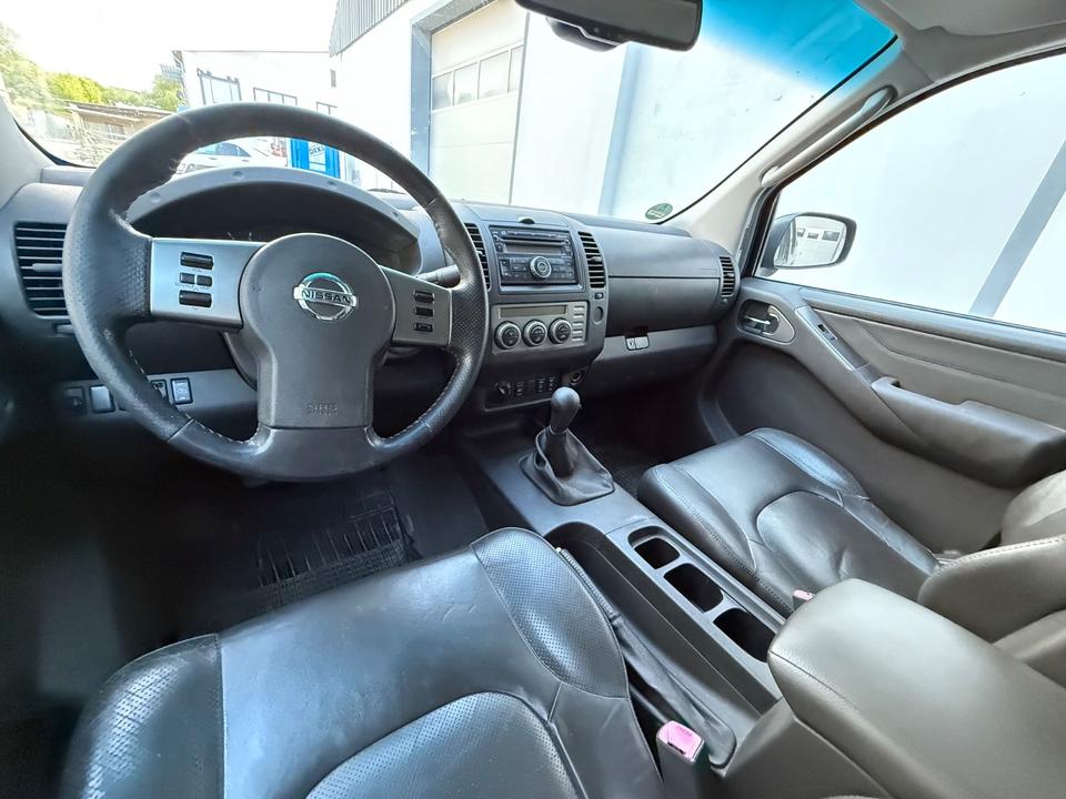Nissan Navara Pickup Double Cab LE 4X4,Voll пробіг: 269000 рік: Oktober 2006 Diesel потужність:171 PS  коробка: Manuell ціна: 5999 Schwarz Euro4 - Фото 13