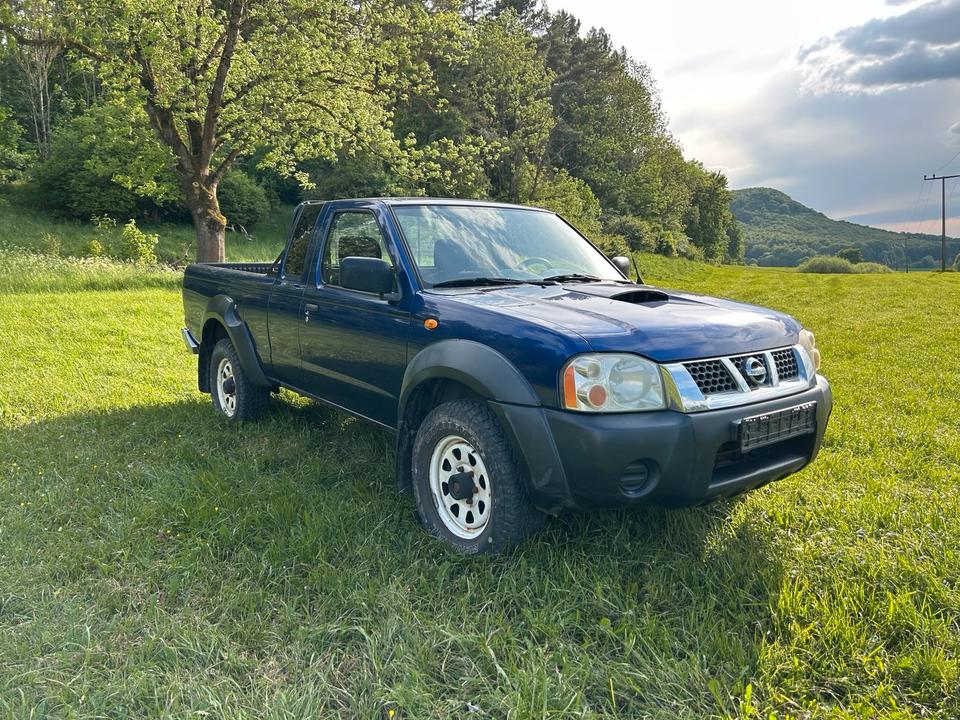 Nissan Navara d22 4x4 pickup пробіг: 296000 рік: August 2004 Diesel потужність:136 PS коробка: Manuell Dezember 2025 ціна: 4500 - Фото 0
