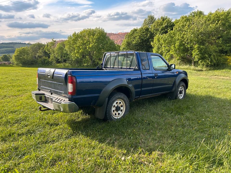 Nissan Navara d22 4x4 pickup пробіг: 296000 рік: August 2004 Diesel потужність:136 PS коробка: Manuell Dezember 2025 ціна: 4500 - Фото 1