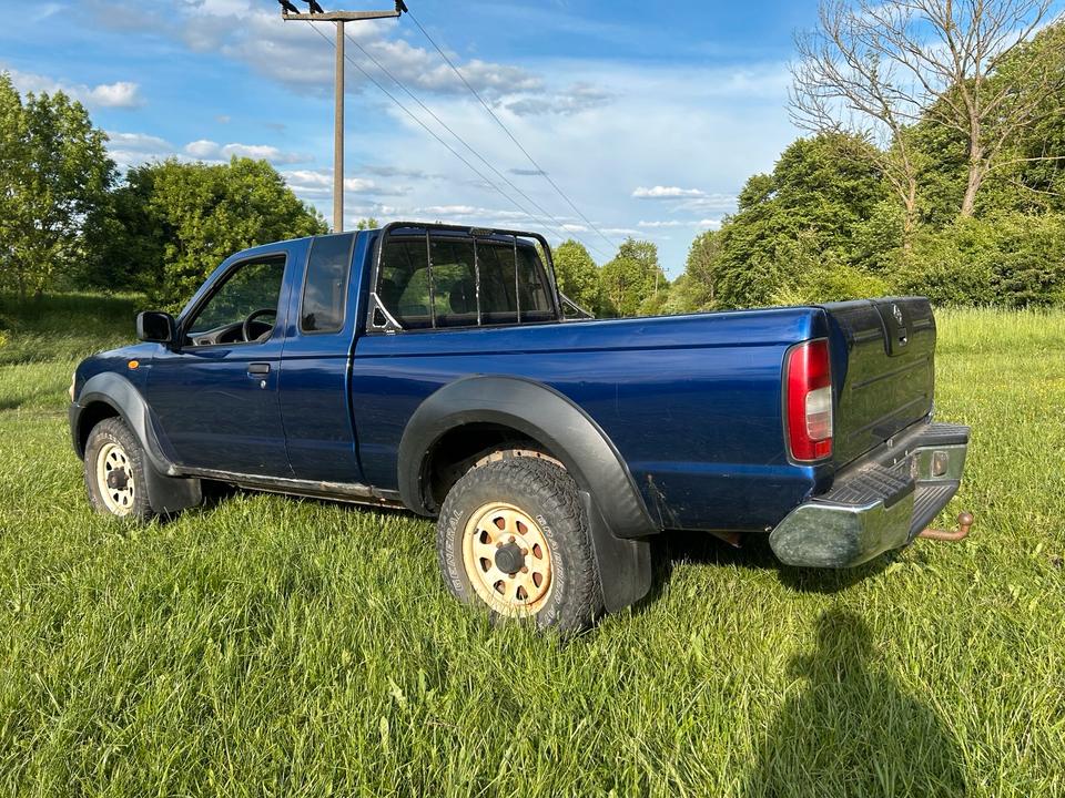 Nissan Navara d22 4x4 pickup пробіг: 296000 рік: August 2004 Diesel потужність:136 PS коробка: Manuell Dezember 2025 ціна: 4500 - Фото 3