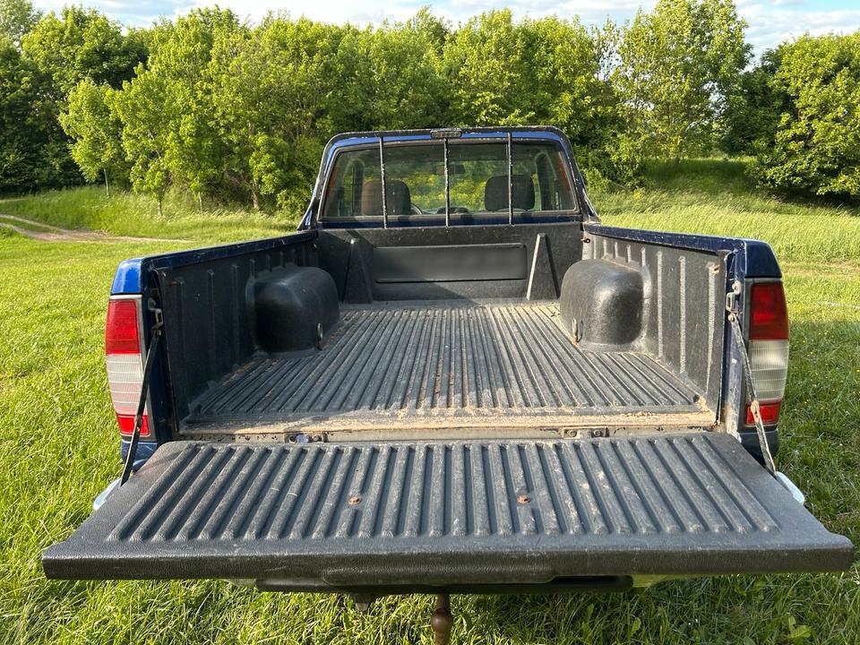 Nissan Navara d22 4x4 pickup пробіг: 296000 рік: August 2004 Diesel потужність:136 PS коробка: Manuell Dezember 2025 ціна: 4500 - Фото 4