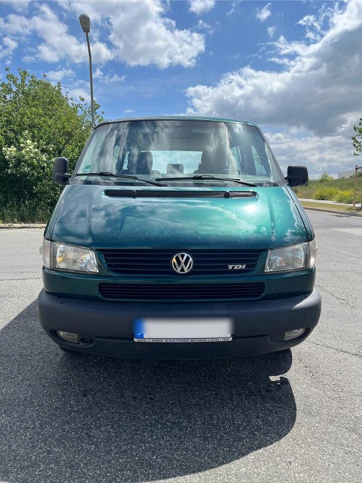Бус купити пригнати з Европи VW T4 2.5 TDI Multivan пробіг: 476570 рік: März 1998 Diesel потужність:102 PS коробка: Manuell ціна: 4000 Grün - Фото 2