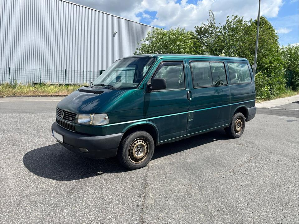 Бус купити пригнати з Европи VW T4 2.5 TDI Multivan пробіг: 476570 рік: März 1998 Diesel потужність:102 PS коробка: Manuell ціна: 4000 Grün - Фото 3