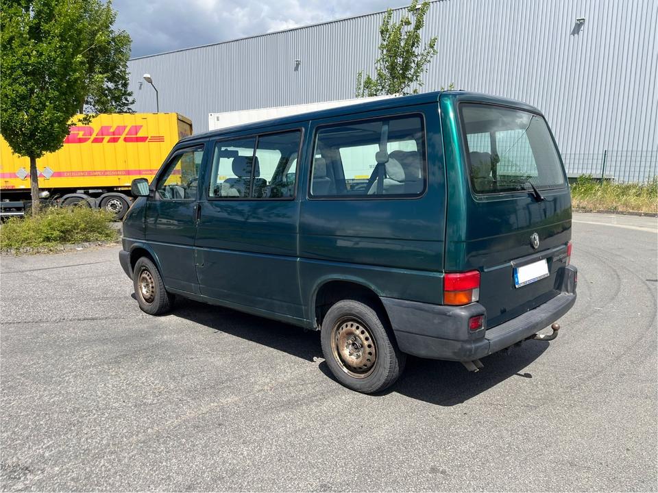 Бус купити пригнати з Европи VW T4 2.5 TDI Multivan пробіг: 476570 рік: März 1998 Diesel потужність:102 PS коробка: Manuell ціна: 4000 Grün - Фото 4