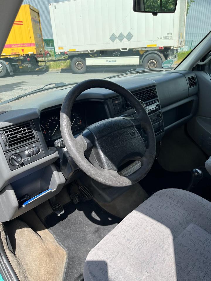 Бус купити пригнати з Европи VW T4 2.5 TDI Multivan пробіг: 476570 рік: März 1998 Diesel потужність:102 PS коробка: Manuell ціна: 4000 Grün - Фото 7