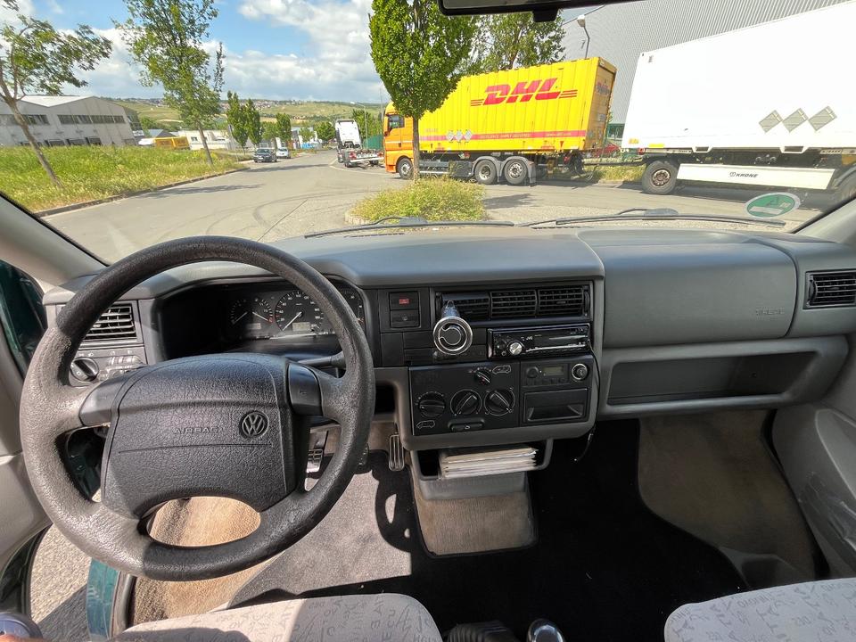 Бус купити пригнати з Европи VW T4 2.5 TDI Multivan пробіг: 476570 рік: März 1998 Diesel потужність:102 PS коробка: Manuell ціна: 4000 Grün - Фото 8