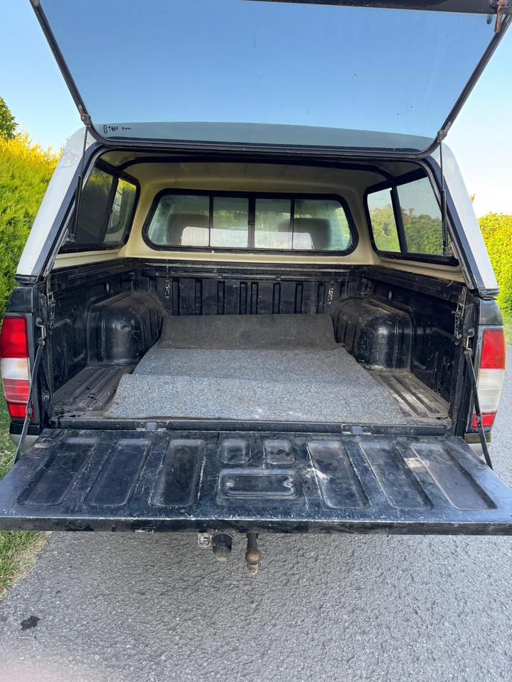 Nissan Navara 2.5 D22 Doppelkabine 4X4 пробіг: 122000 рік: Mai 2001 Diesel потужність:104 PS коробка: Manuell ціна: 4400 - Фото 10