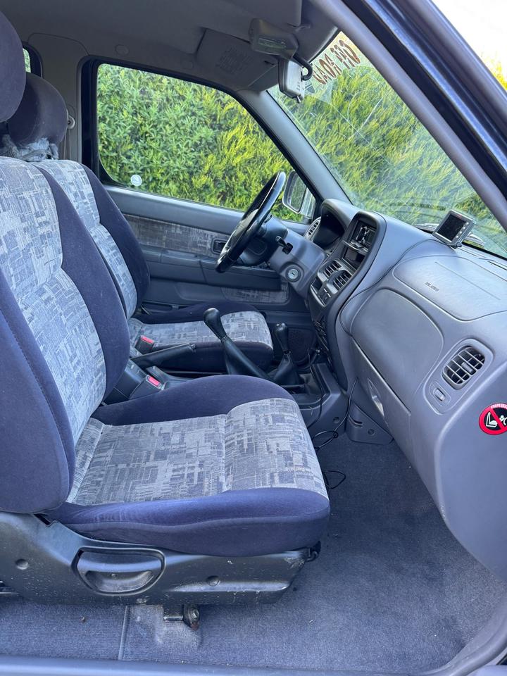 Nissan Navara 2.5 D22 Doppelkabine 4X4 пробіг: 122000 рік: Mai 2001 Diesel потужність:104 PS коробка: Manuell ціна: 4400 - Фото 3