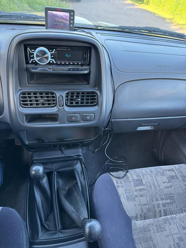 Nissan Navara 2.5 D22 Doppelkabine 4X4 пробіг: 122000 рік: Mai 2001 Diesel потужність:104 PS коробка: Manuell ціна: 4400 - Фото 4