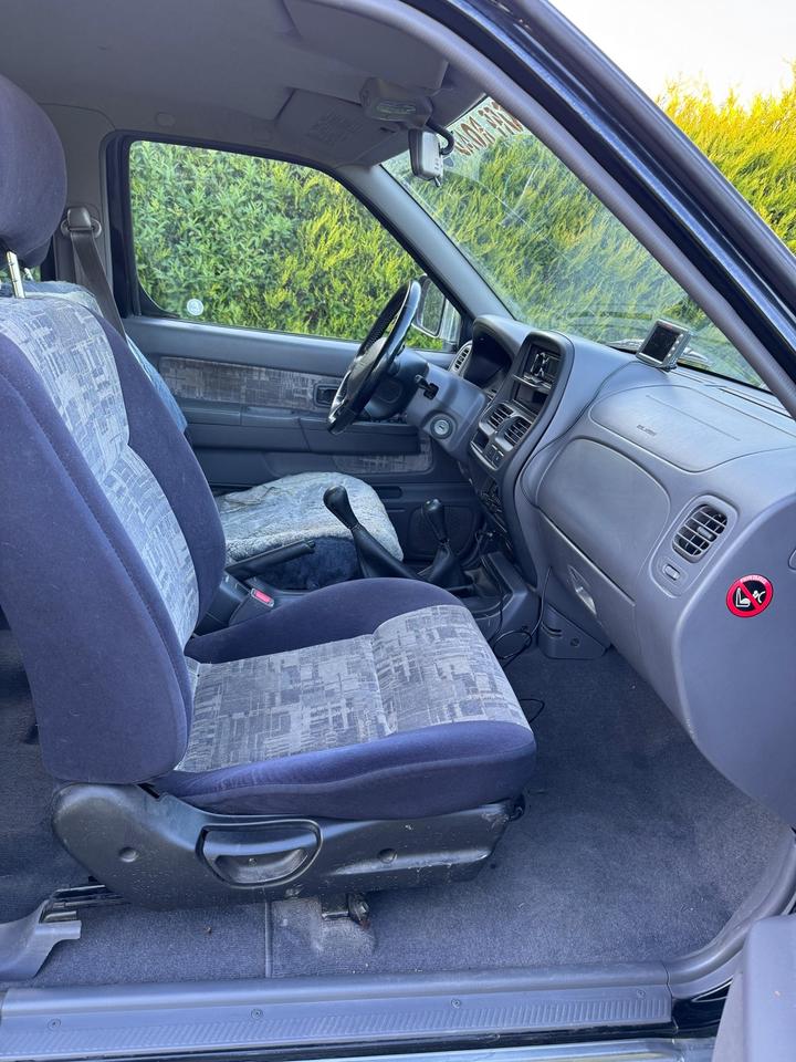 Nissan Navara 2.5 D22 Doppelkabine 4X4 пробіг: 122000 рік: Mai 2001 Diesel потужність:104 PS коробка: Manuell ціна: 4400 - Фото 9