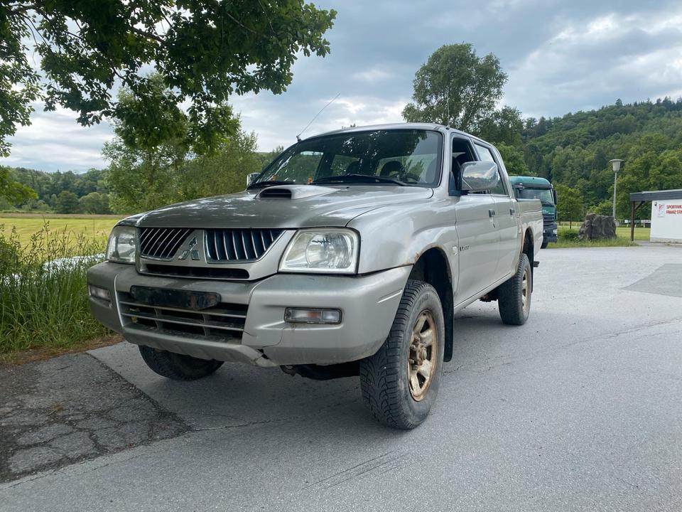 Mitsubishi L200 Pick-up пробіг: 255000 рік: März 2006 Diesel потужність:116 PS коробка: Manuell ціна: 3899 - Фото 0