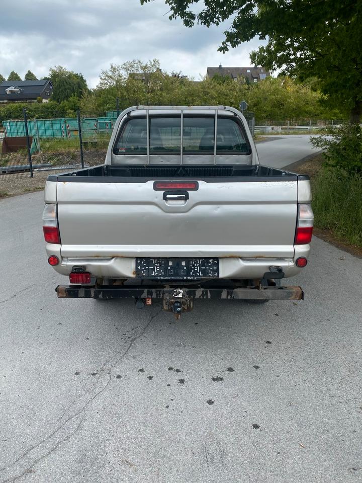 Mitsubishi L200 Pick-up пробіг: 255000 рік: März 2006 Diesel потужність:116 PS коробка: Manuell ціна: 3899 - Фото 4