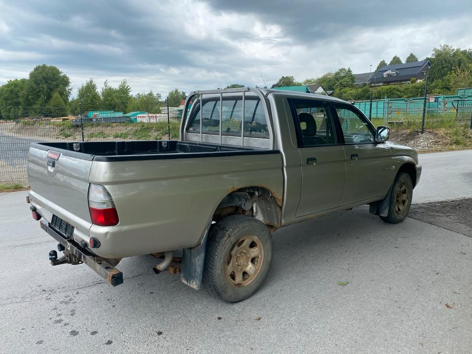 Mitsubishi L200 Pick-up пробіг: 255000 рік: März 2006 Diesel потужність:116 PS коробка: Manuell ціна: 3899 - Фото 5