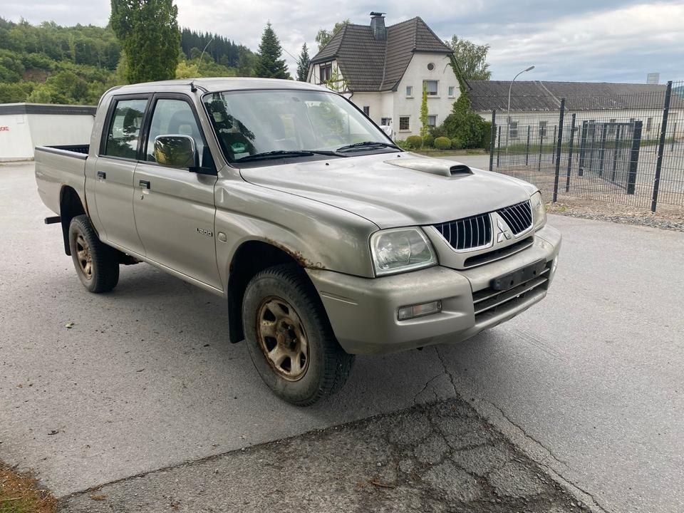 Mitsubishi L200 Pick-up пробіг: 255000 рік: März 2006 Diesel потужність:116 PS коробка: Manuell ціна: 3899 - Фото 6