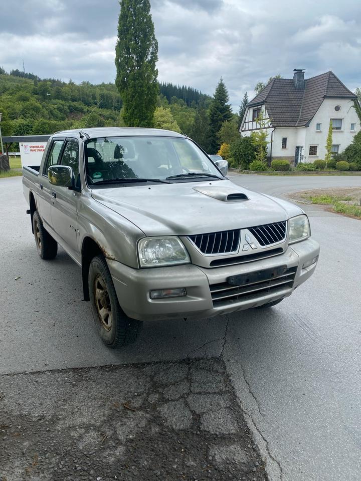 Mitsubishi L200 Pick-up пробіг: 255000 рік: März 2006 Diesel потужність:116 PS коробка: Manuell ціна: 3899 - Фото 7