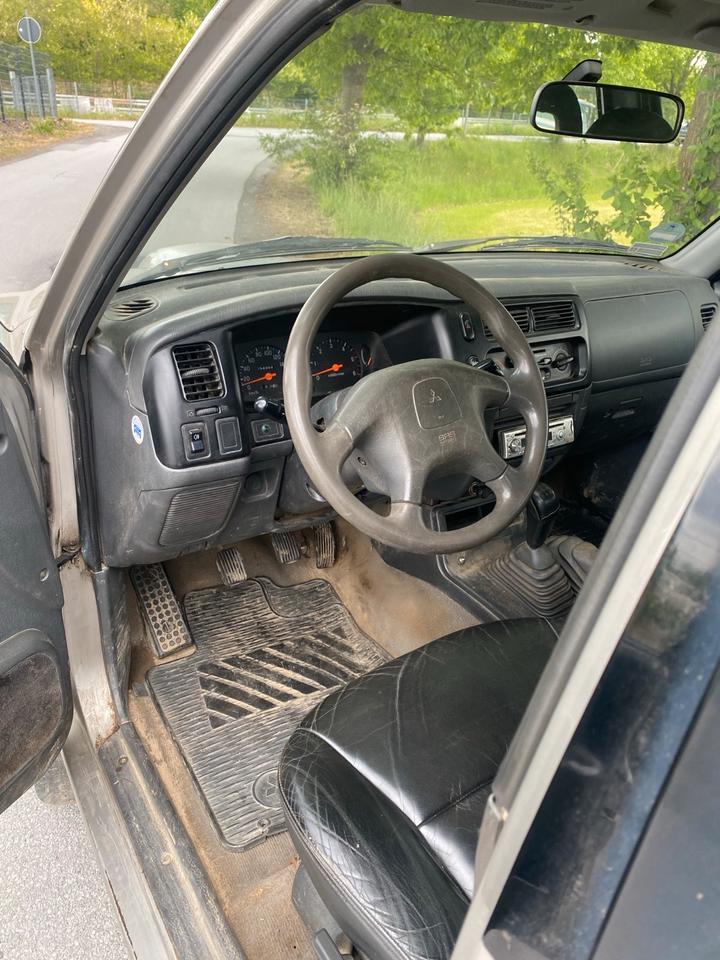 Mitsubishi L200 Pick-up пробіг: 255000 рік: März 2006 Diesel потужність:116 PS коробка: Manuell ціна: 3899 - Фото 8